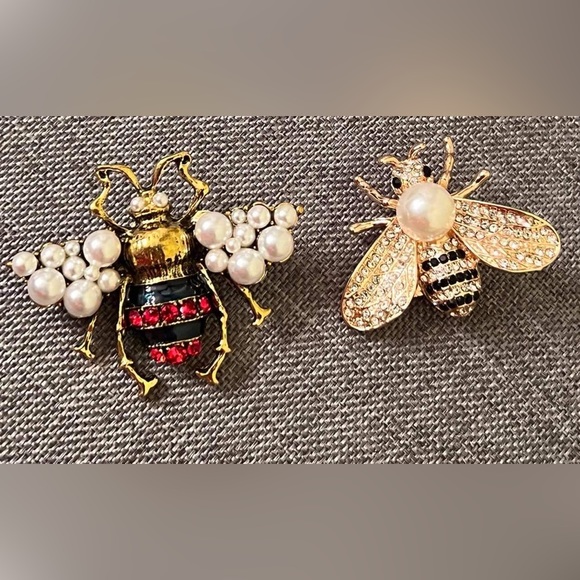 New Bee Brooches label Pins 
Beautiful Pins - Picture 1 of 1